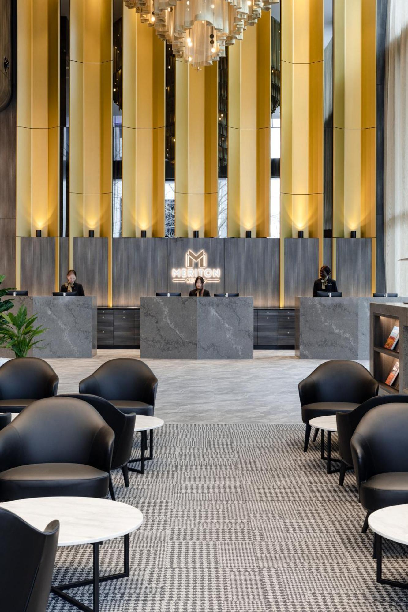 Meriton Suites كنبرا المظهر الخارجي الصورة The lobby of the hotel