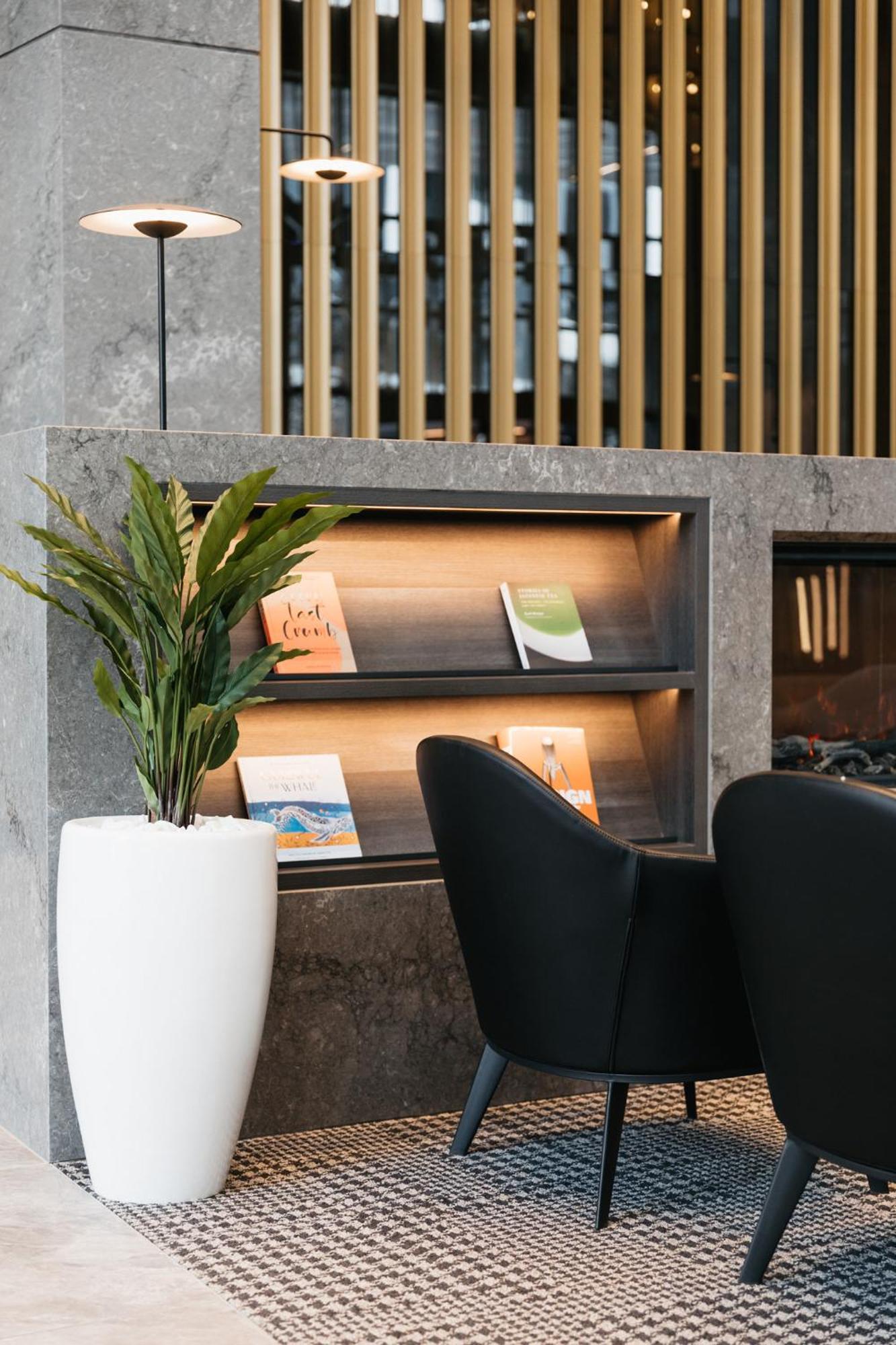Meriton Suites كنبرا المظهر الخارجي الصورة Interior of the lounge