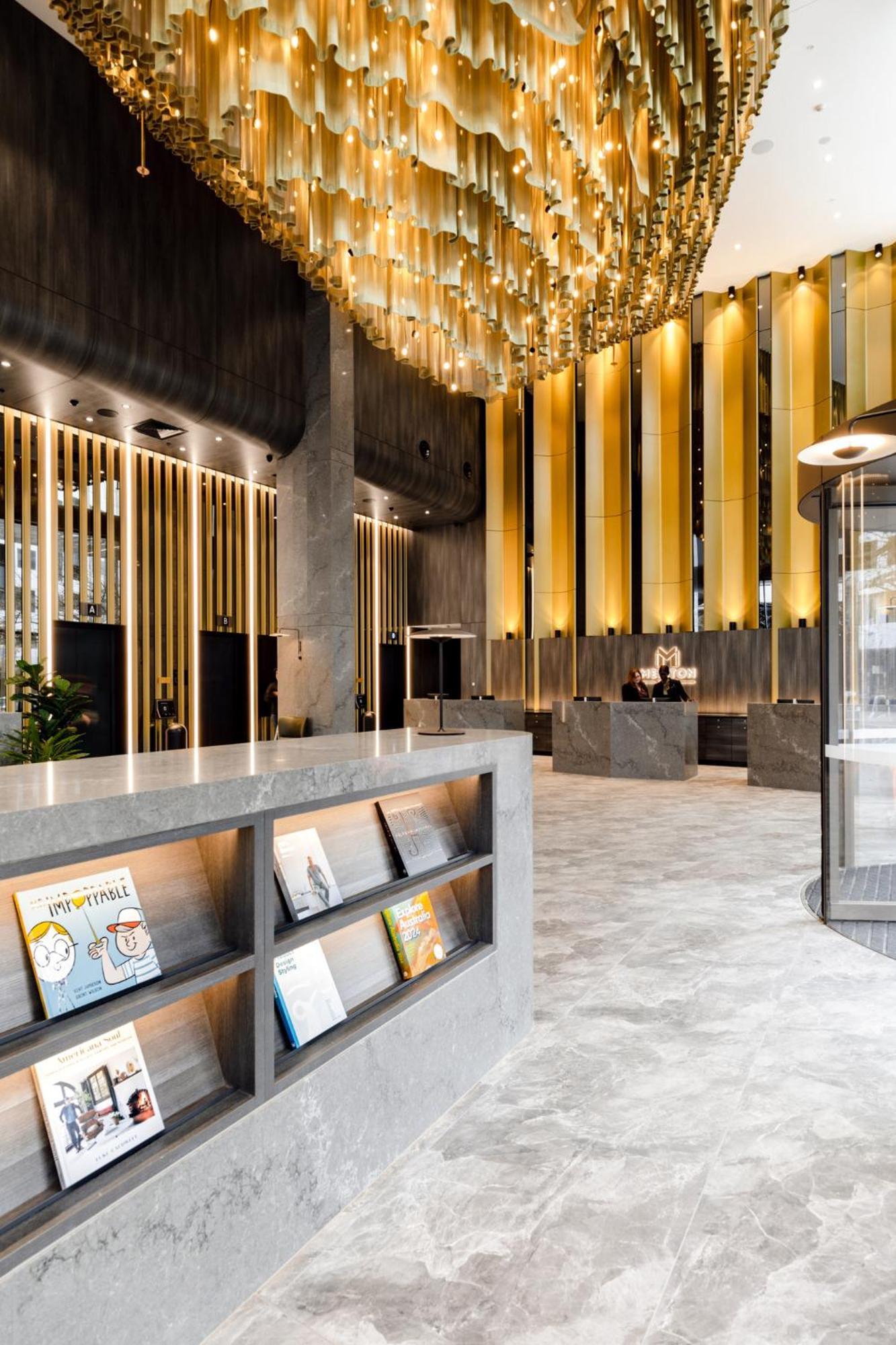 Meriton Suites كنبرا المظهر الخارجي الصورة The lobby of the hotel
