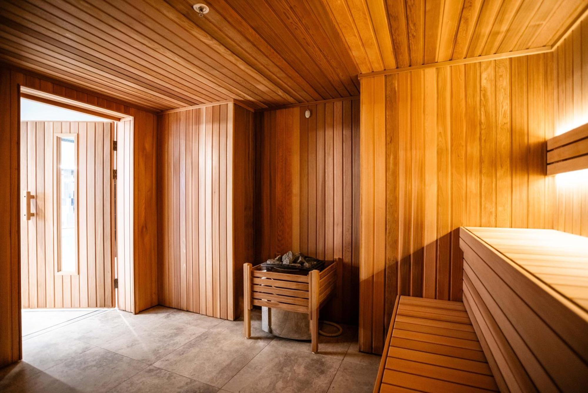 Meriton Suites كنبرا المظهر الخارجي الصورة A Finnish sauna