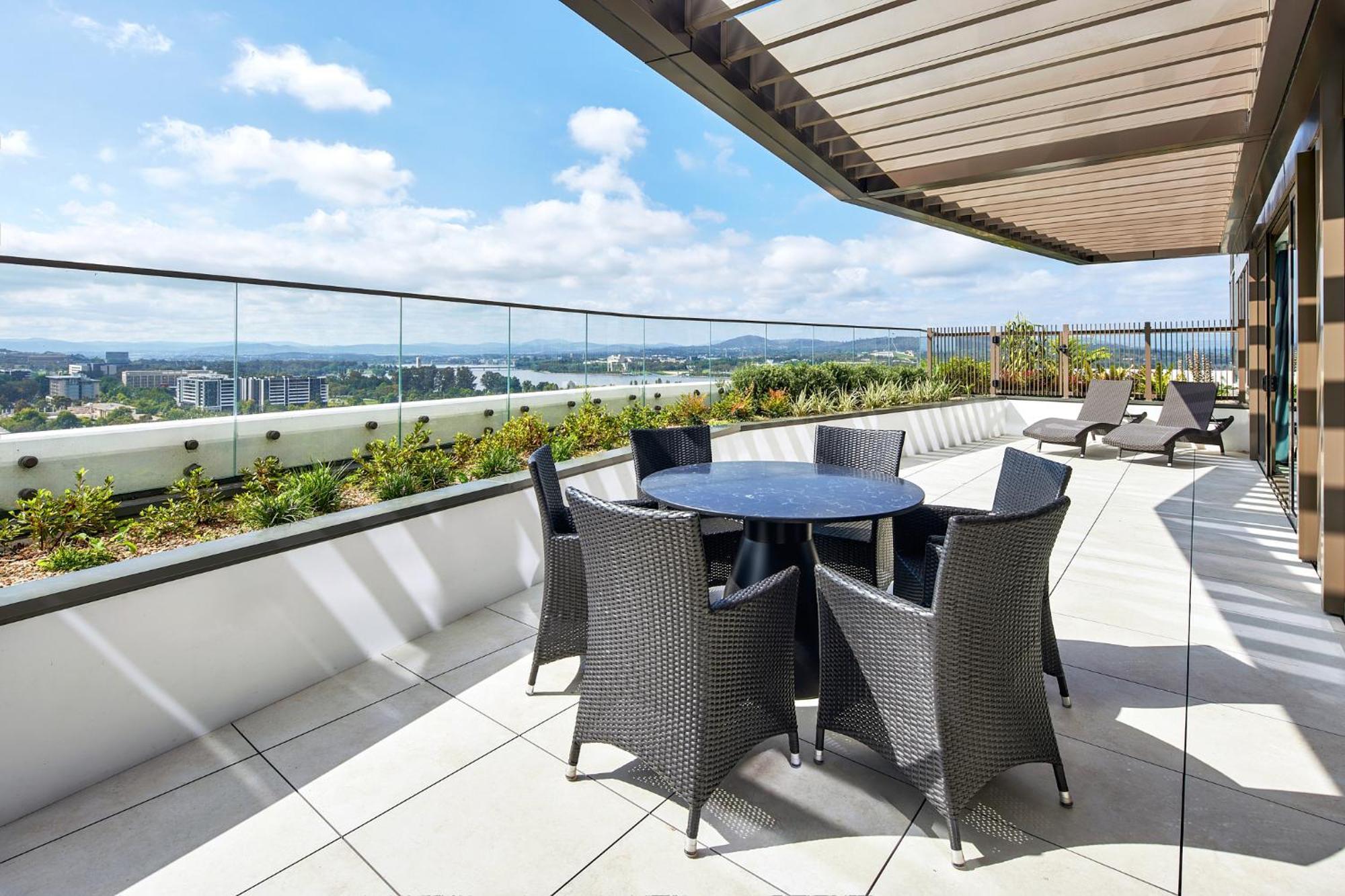 Meriton Suites كنبرا المظهر الخارجي الصورة The rooftop garden