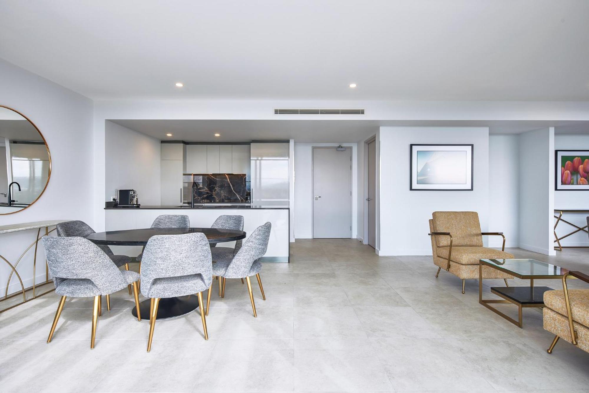 Meriton Suites كنبرا المظهر الخارجي الصورة A typical apartment interior