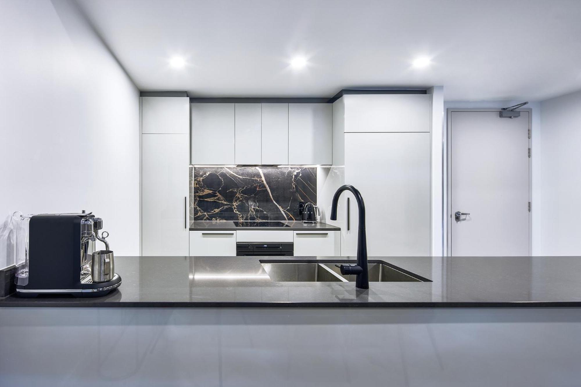 Meriton Suites كنبرا المظهر الخارجي الصورة A kitchen