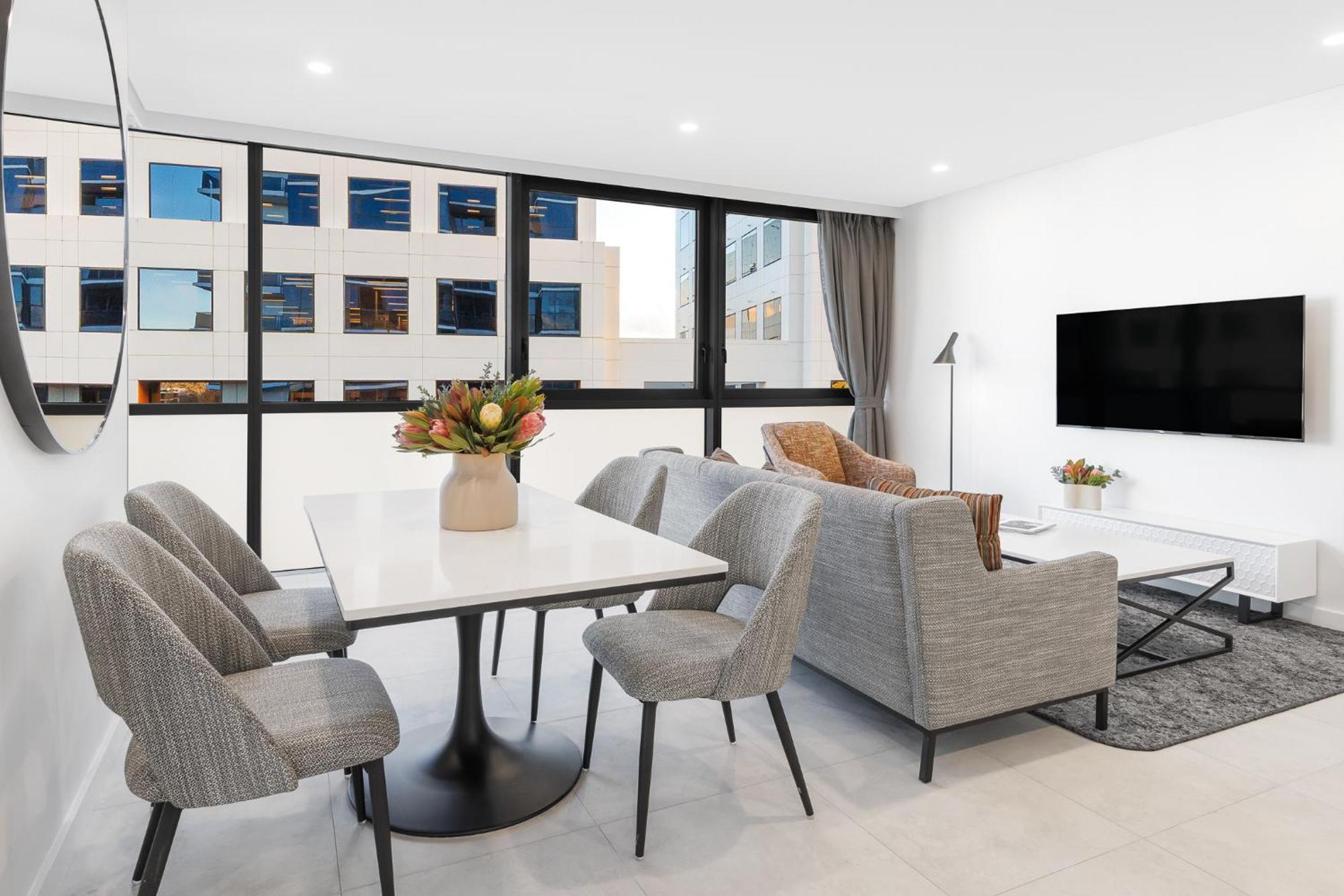 Meriton Suites كنبرا المظهر الخارجي الصورة A staged apartment