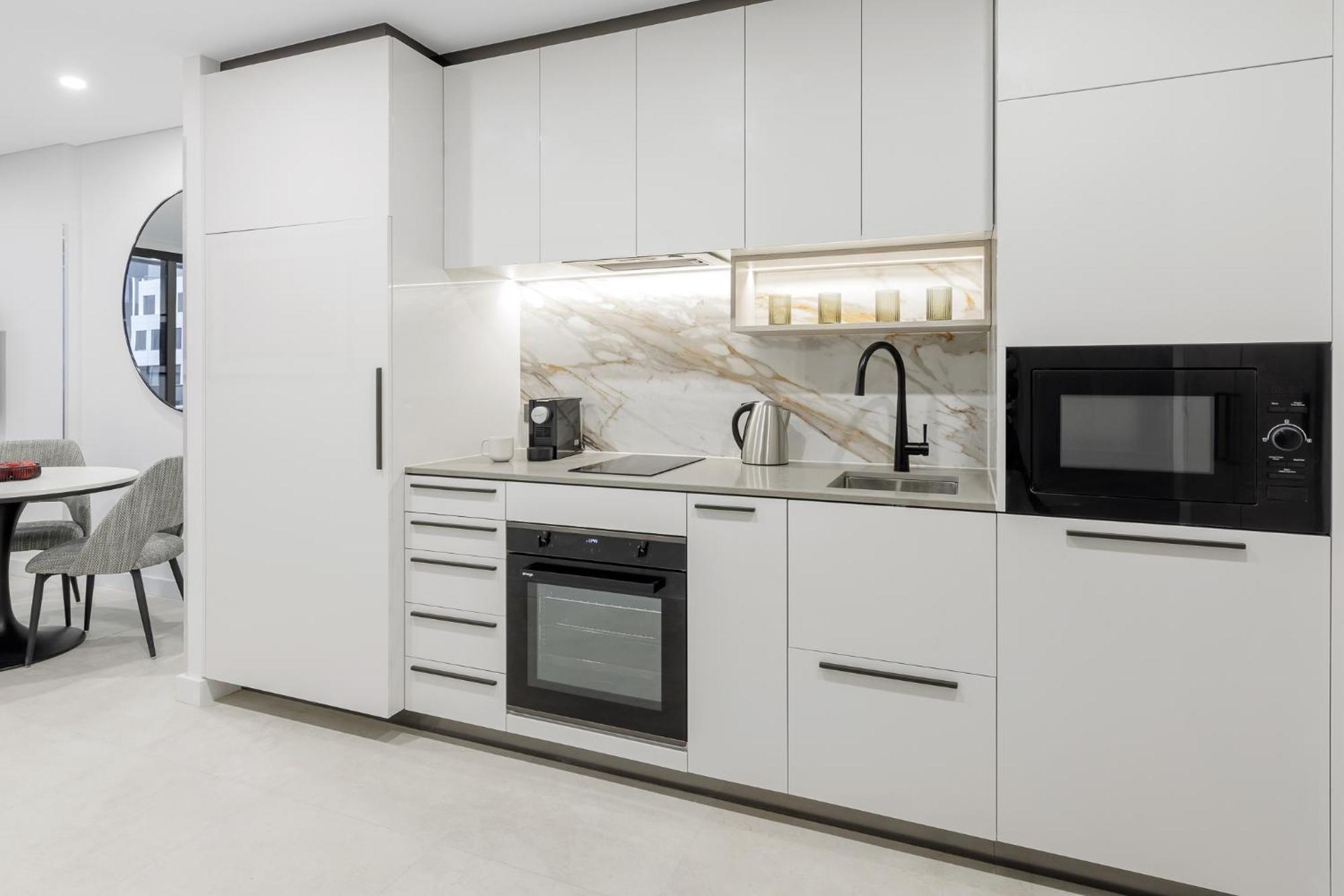 Meriton Suites كنبرا المظهر الخارجي الصورة A modern kitchen