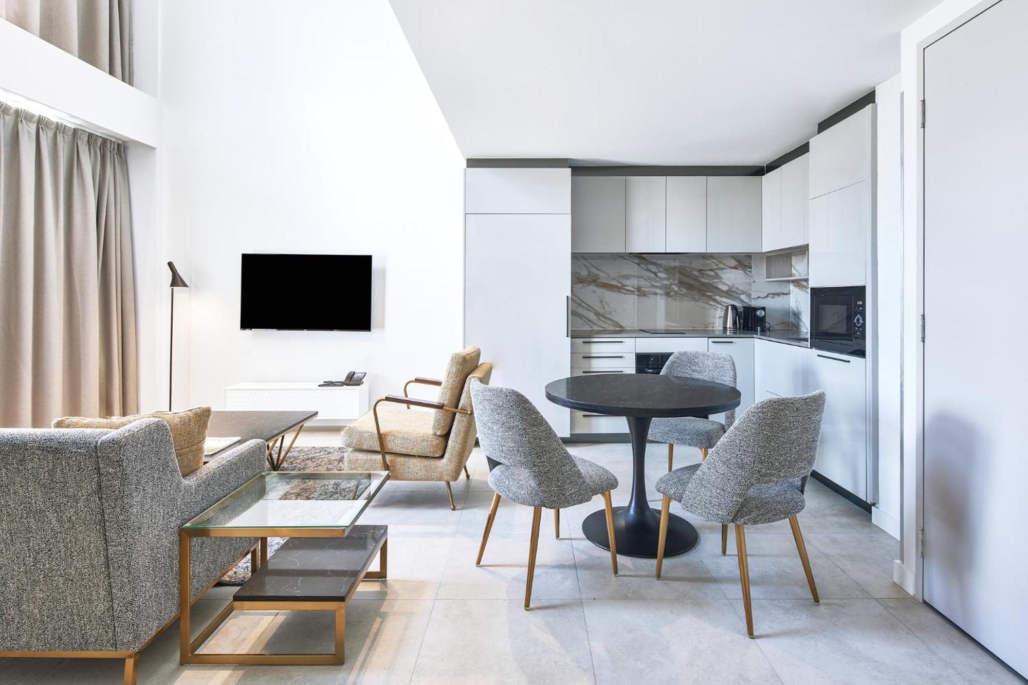 Meriton Suites كنبرا المظهر الخارجي الصورة A typical apartment at The Collective Old Oak